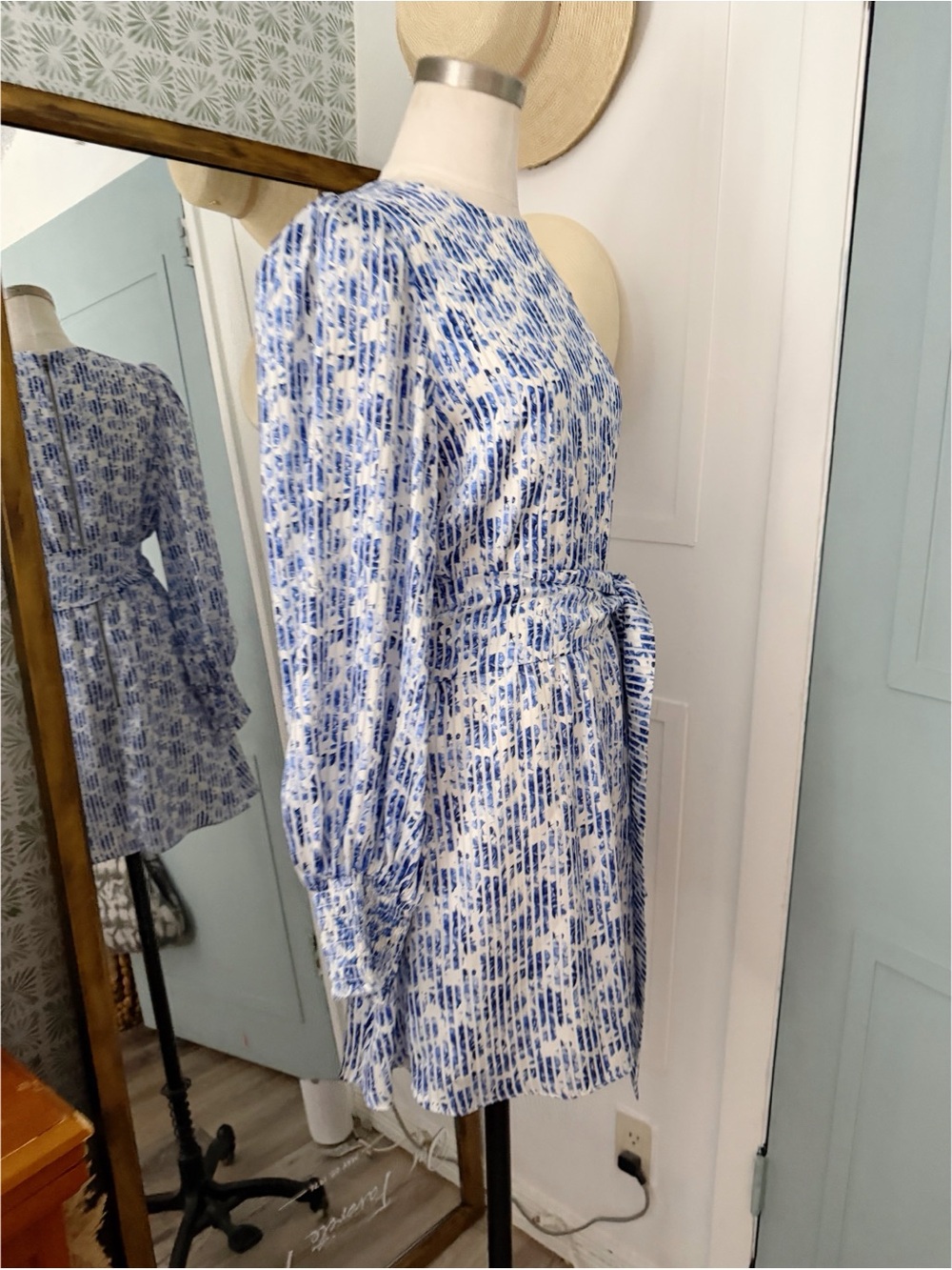 Alice + Olivia Molli Floral Tie Waist Dress Size 6 - Picture 8 of 12